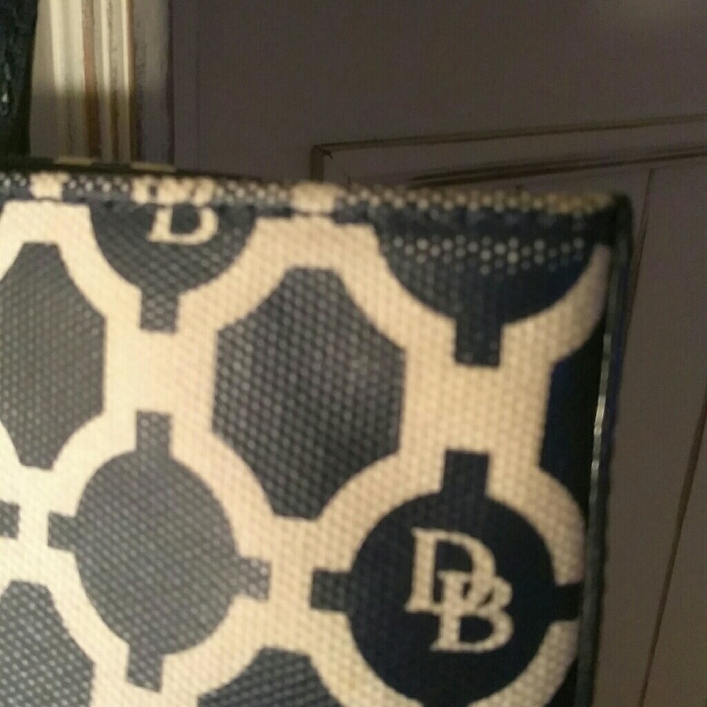 Dooney & Bourke Lois Tote Sanibel Collection - Picture 5 of 8